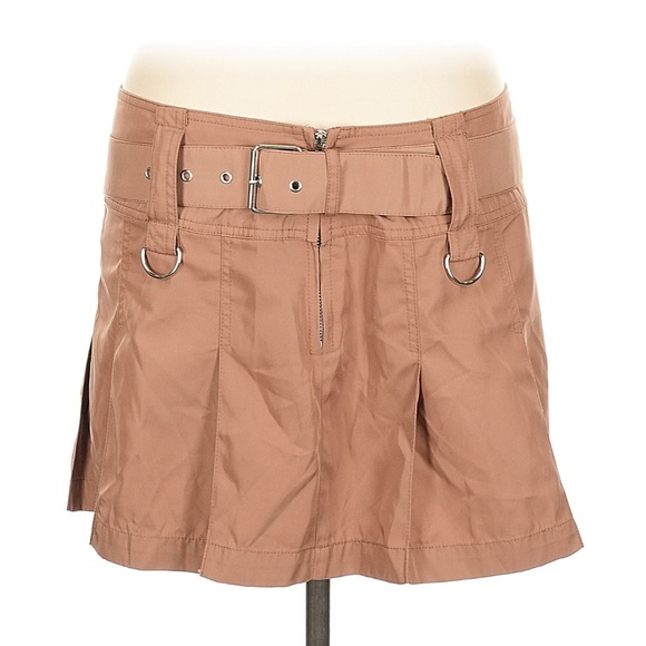 5/$15 MUST BUNDLE H:ours x Revolve Ariella Mini Skirt in Khaki Brown - Picture 5 of 8